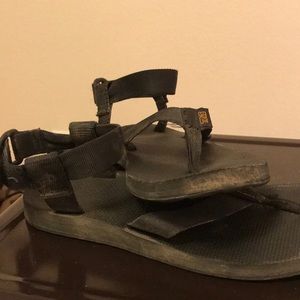 Tevas last chance! Moving!